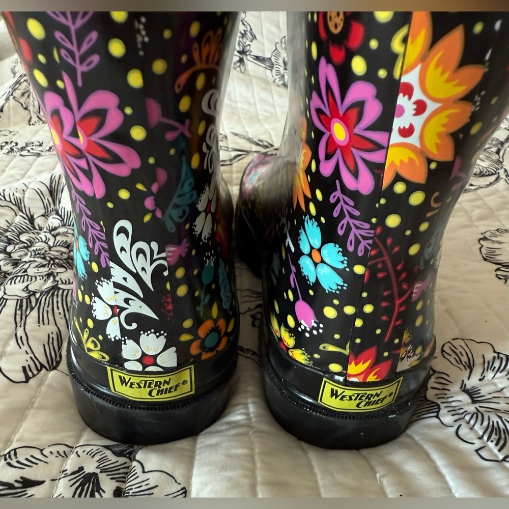 New Western Chief Women SZ 10 Garden Play Tall Rain
Boots - Picture 7 of 10
